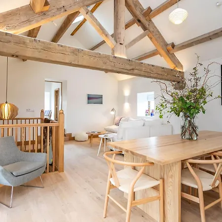 Alder Hill Barn By Birch
