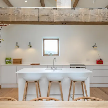 Alder Hill Barn By Birch *