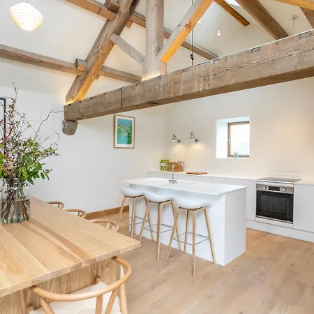 Alder Hill Barn By Birch